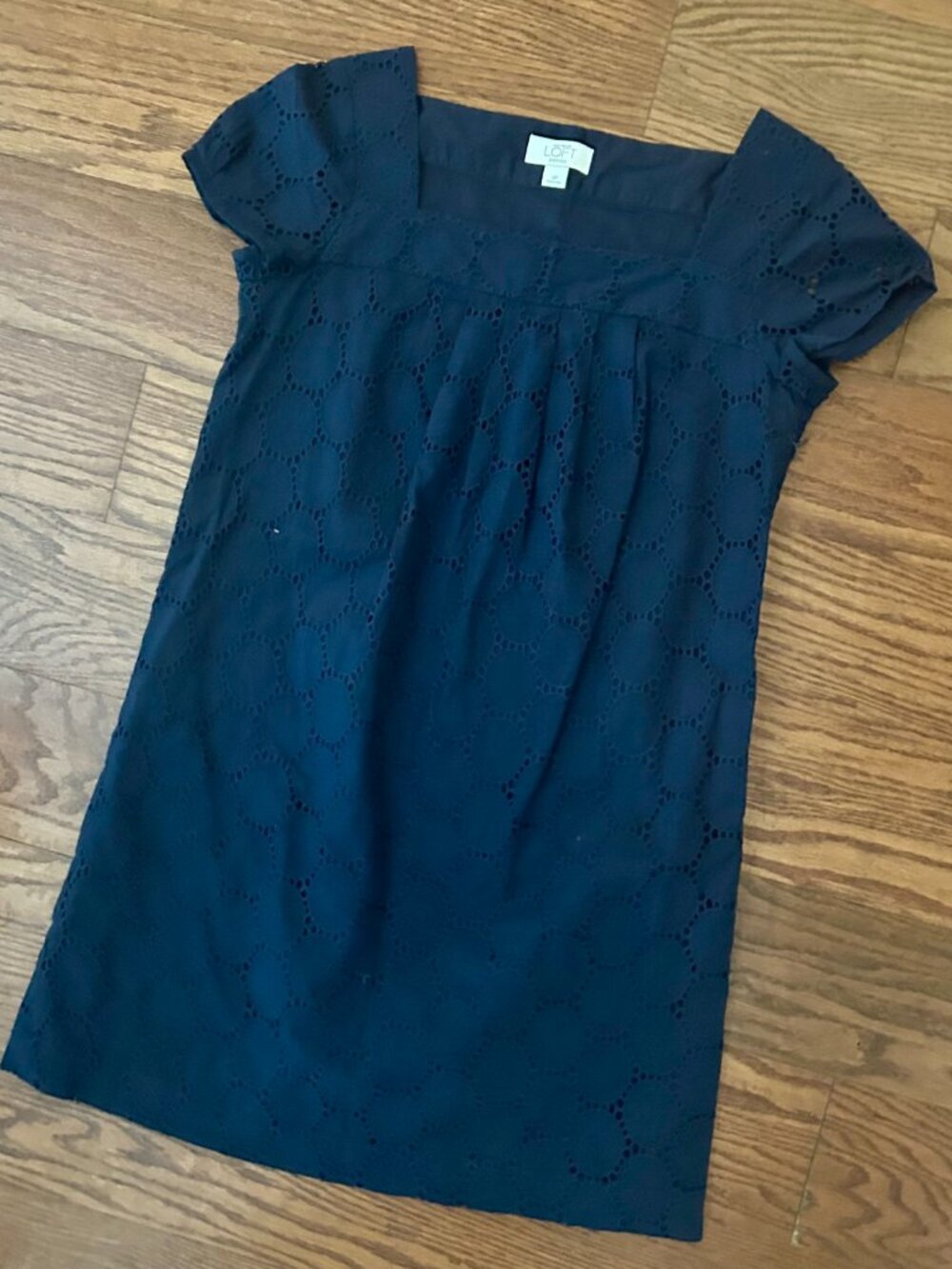 LOFT Ann Taylor Navy Eyelet Cap Sleeve Square Neck Dressn Size 4P Petite in exce - Picture 3 of 13